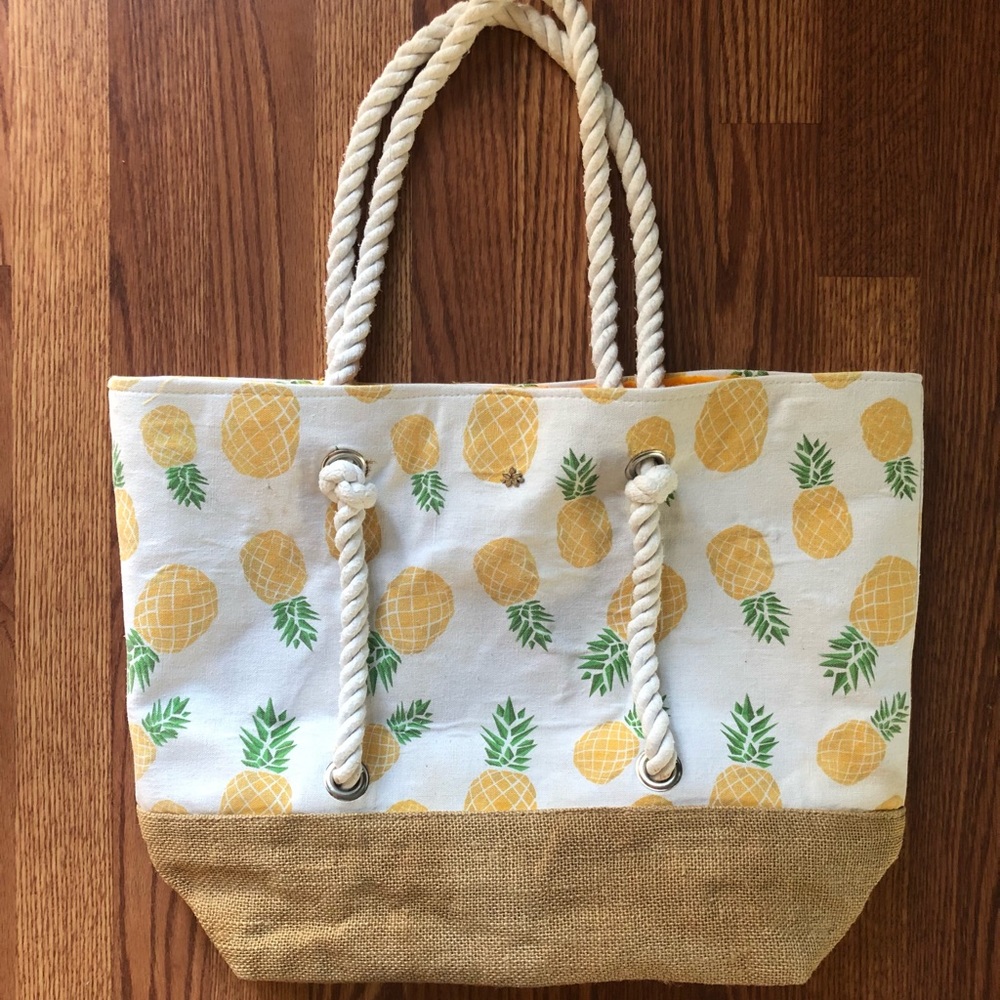 Pineapple beach bag with liner and zip enclosure